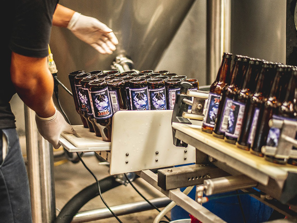 為什么啤酒瓶都是棕色和綠色的？